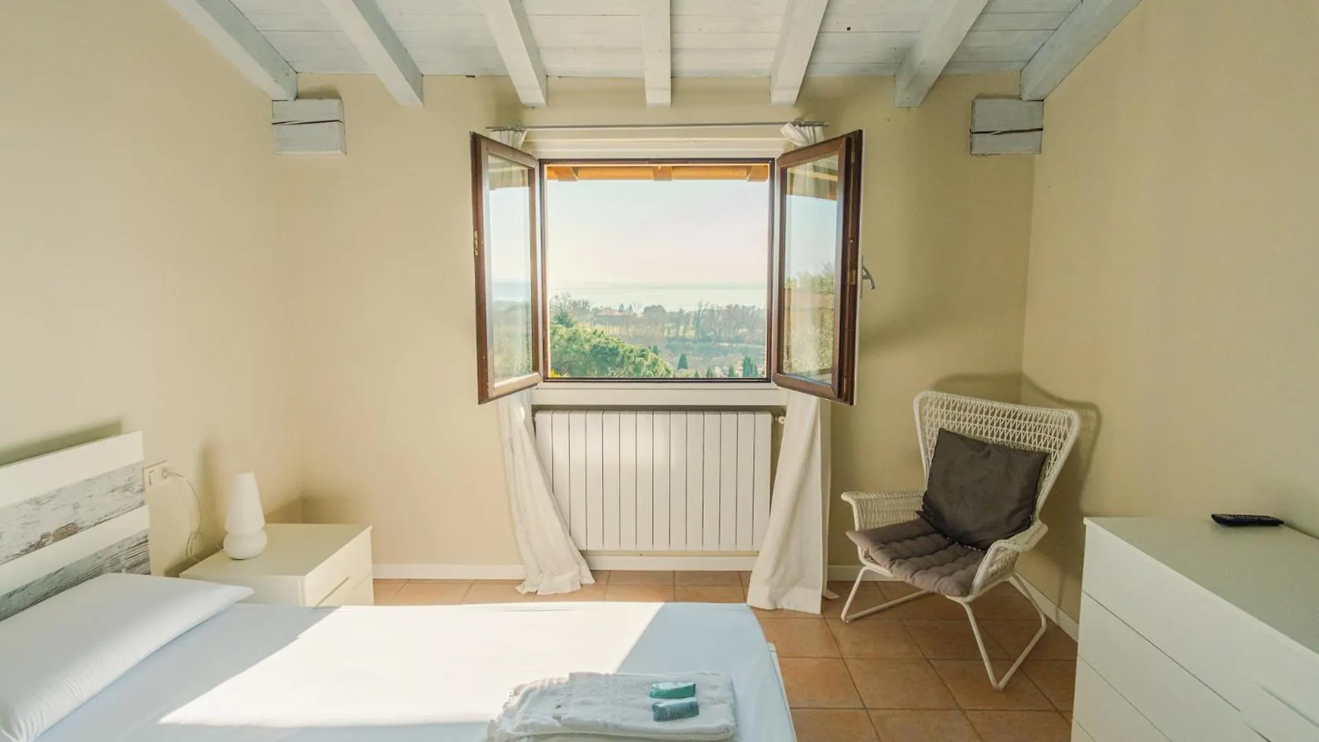 Villa Giulia - Italian Homing Soiano Del Lago 0*,  Italia